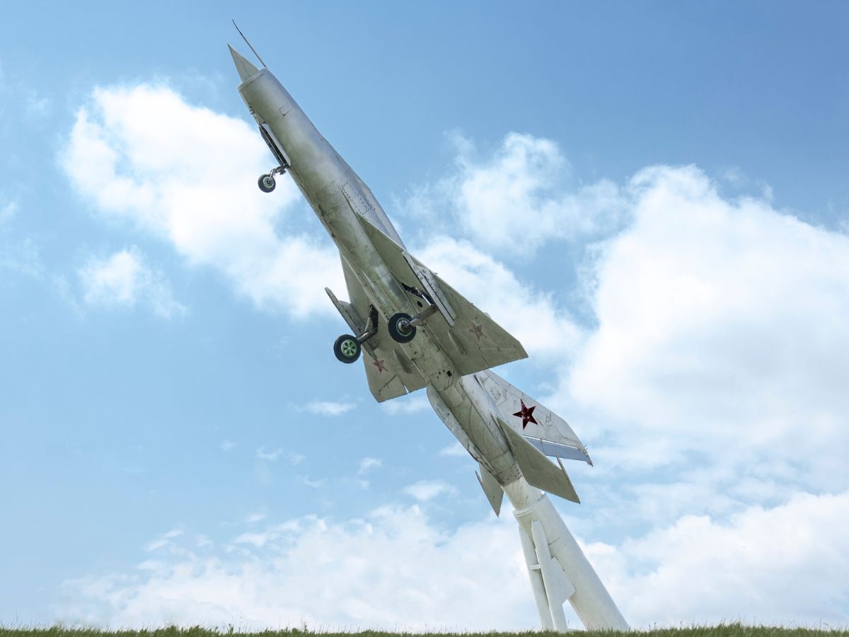 fighter-jets-so-loud-they-can-shatter-windows-miles-away-f22-f35-su35-mig21-jet-noise-db 5 Fighter Jets So Loud They Could Crack Windows From Miles Away - Photo Gallery
