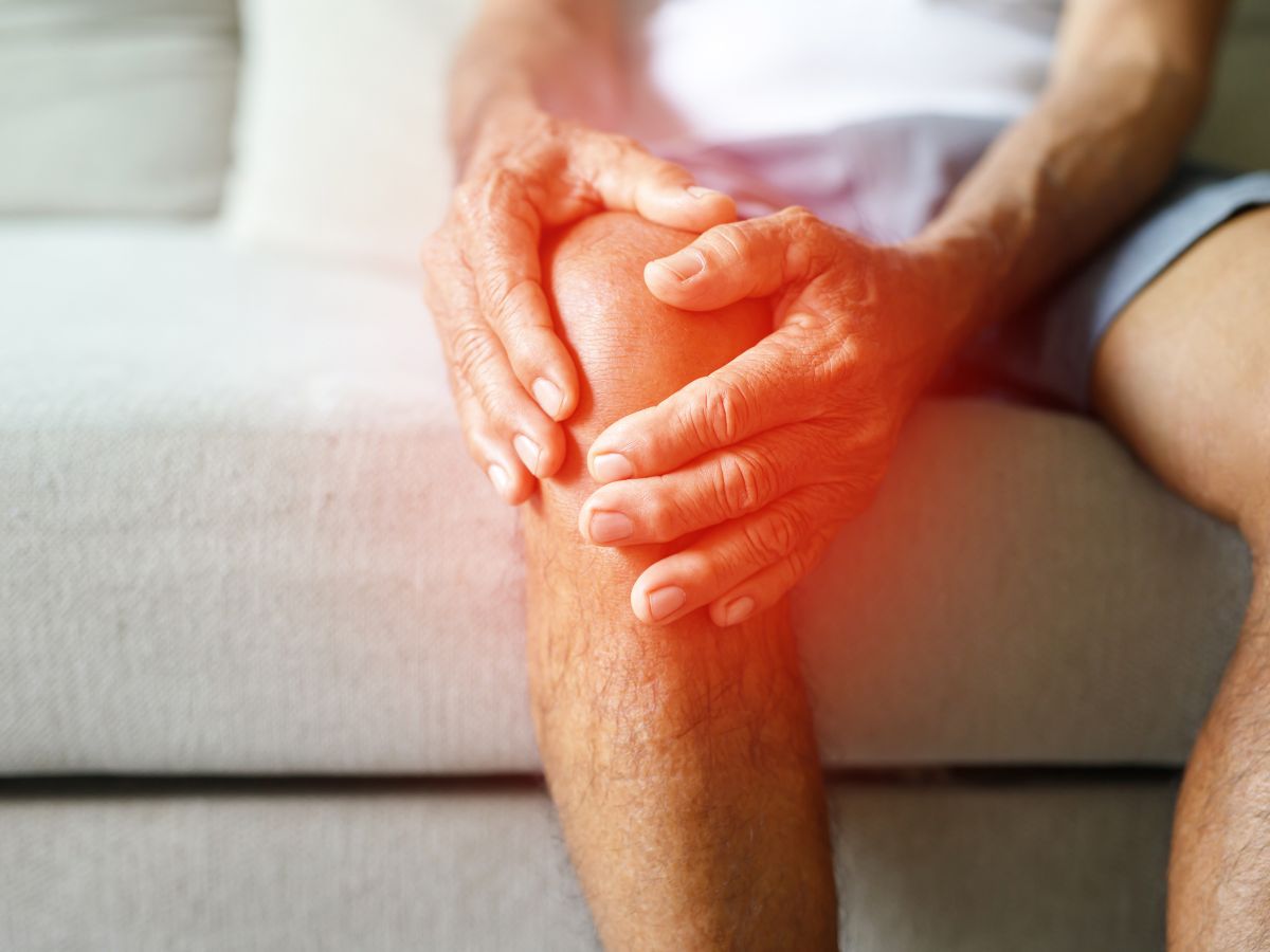 signs-and-symptoms-of-dengue-fever-early-warning-high-fever-joint-pain-rash-fatigue 6 Common Signs and Symptoms of Dengue You Shouldn’t Ignore - Photo Gallery