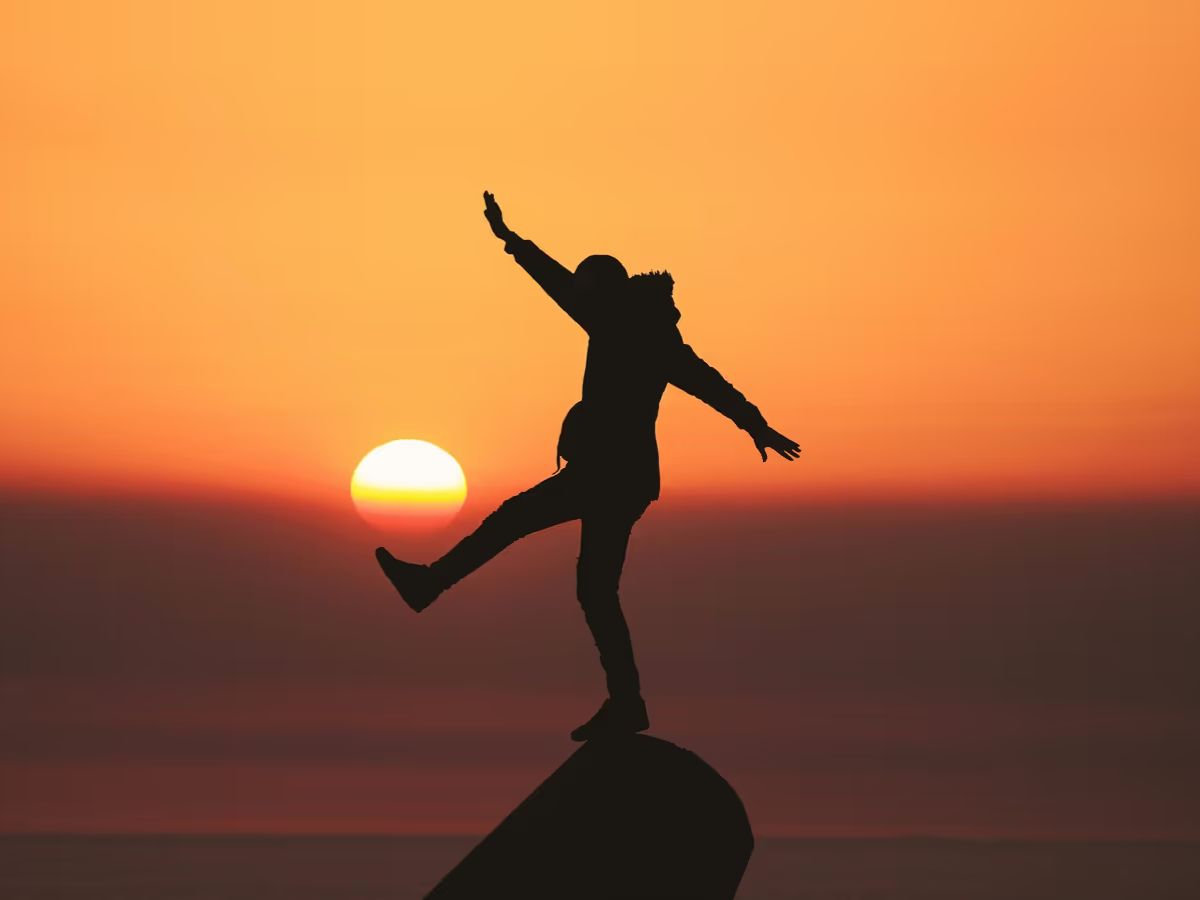 grounded-growth-6-ways-to-stay-balanced-while-climbing-ladder-of-success-in-life-tips-that-work 6 Ways to Stay Grounded While Growing in Life Without Losing Yourself - Photo Gallery