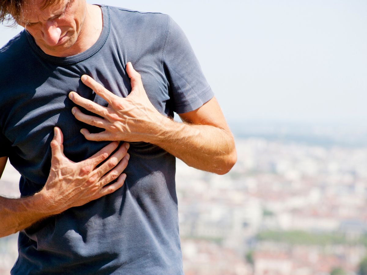 high-cholesterol-warning-signs-face-body-xanthomas-corneal-arcus-chest-pain-fatigue 6 Warning Signs of High Cholesterol That May Appear on Your Face and Body - Photo Gallery